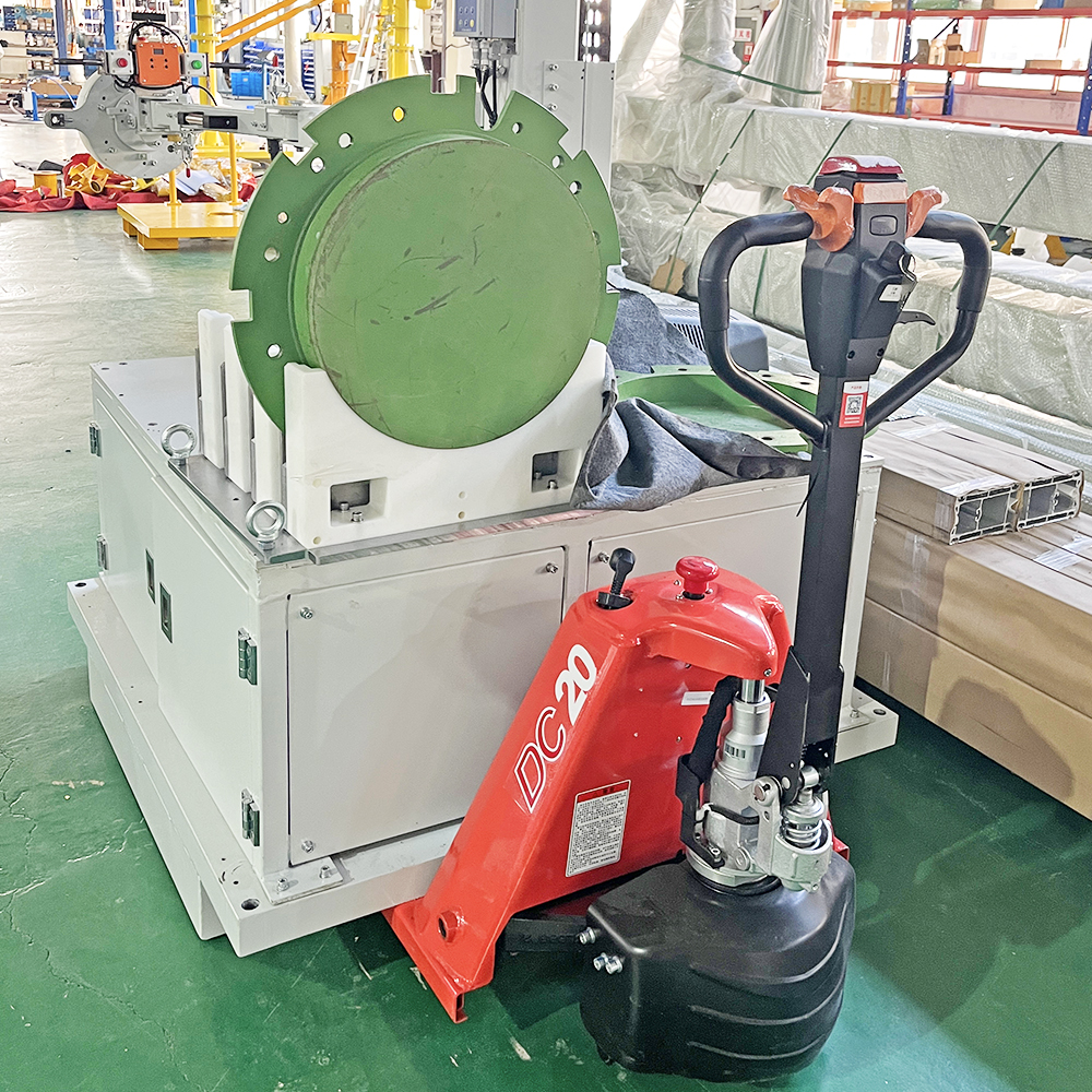 Industrial Loading Workpiece to Machine Robot Arm with Gripper for Material Handling