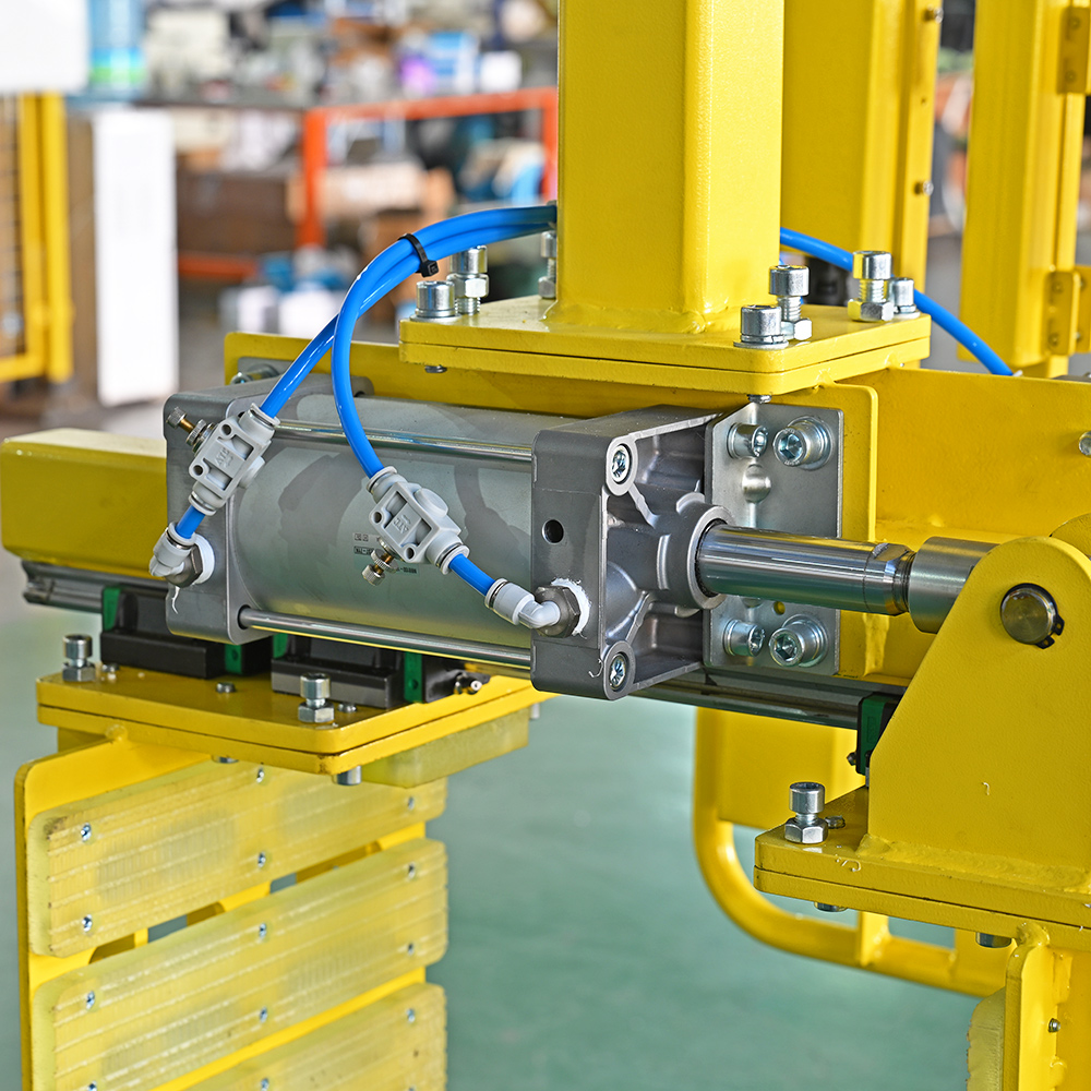 Industrial-Grade Pneumatic Manipulator Controlled 150kg Battery Handling