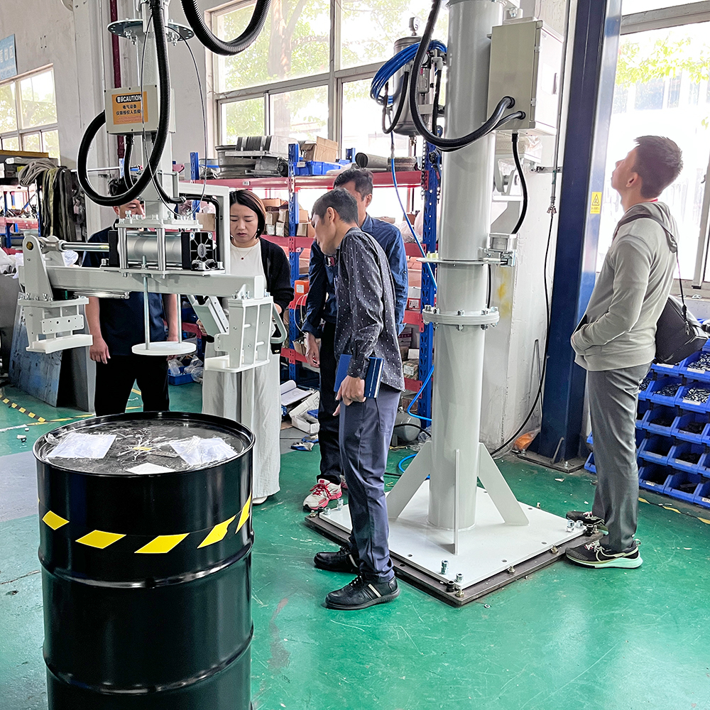 pneumatic manipulator