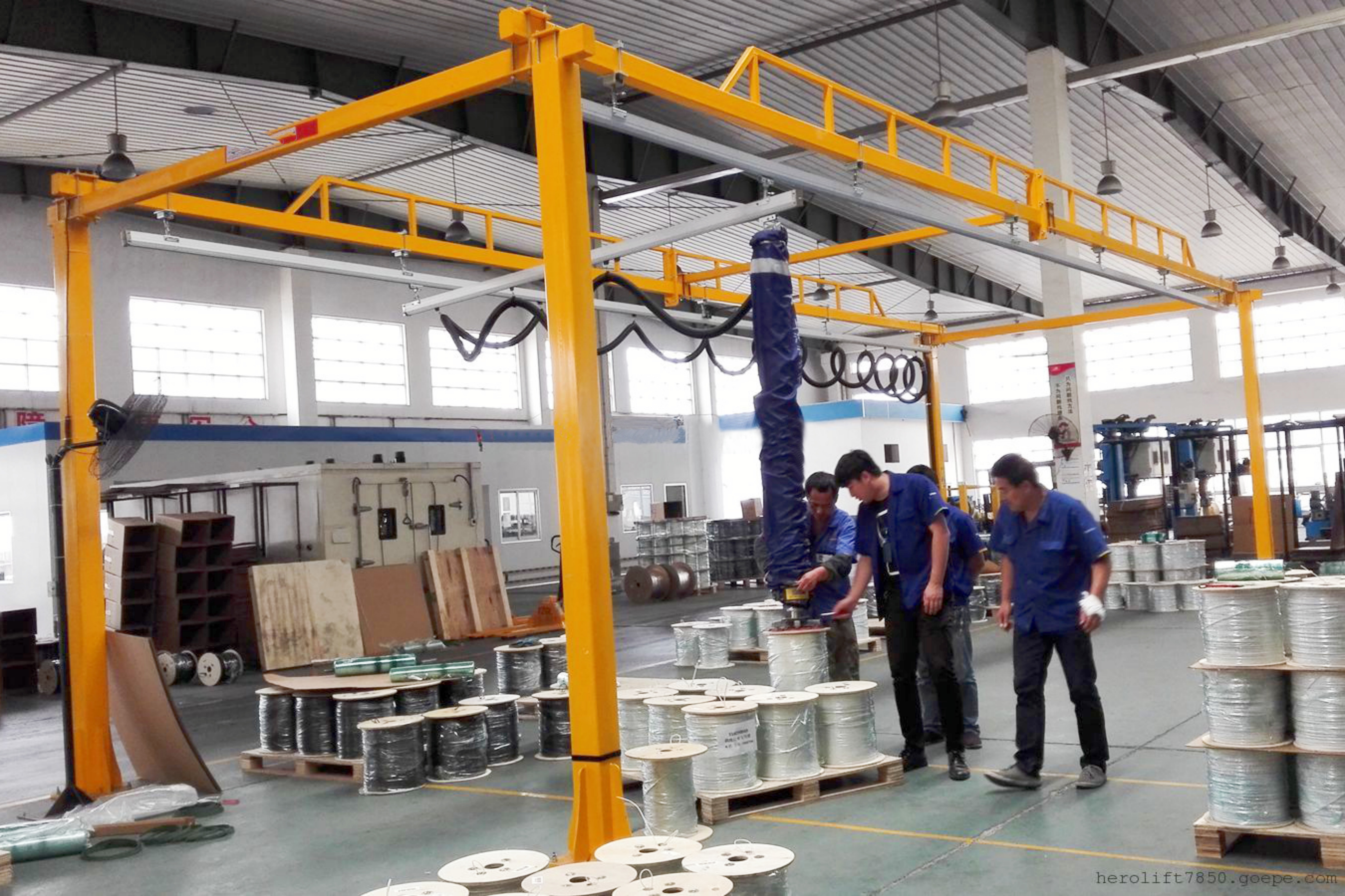 Application of Truss Suction Crane in Warehousing Industry