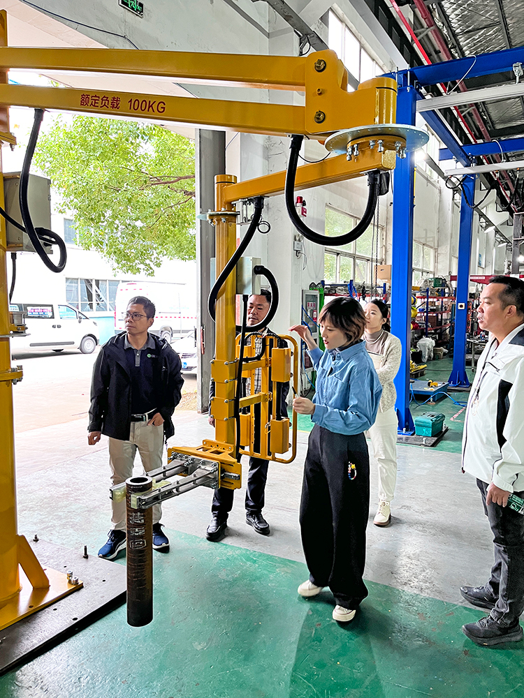 pneumatic manipulator